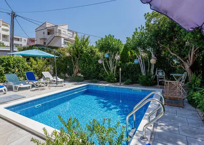 APARTMENT RELAX 230m2 WITH POOL AND GARDEN FOR 1-6 PEOPLE NEAR OLD TOWN